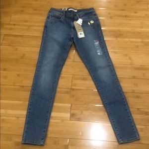 Levi’s Women’s 712 Skinny Jeans